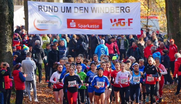 Gabriele Honscha und EM-Teilnehmer Tom Förster gewinnen beim Windberg-Cross