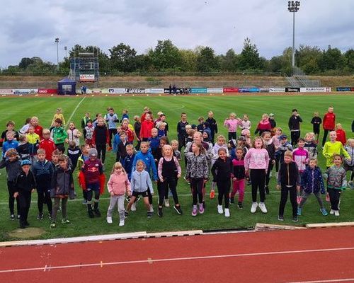 150 Mädchen und Jungen trotzen in Eilenburg dem schlechten Wetter